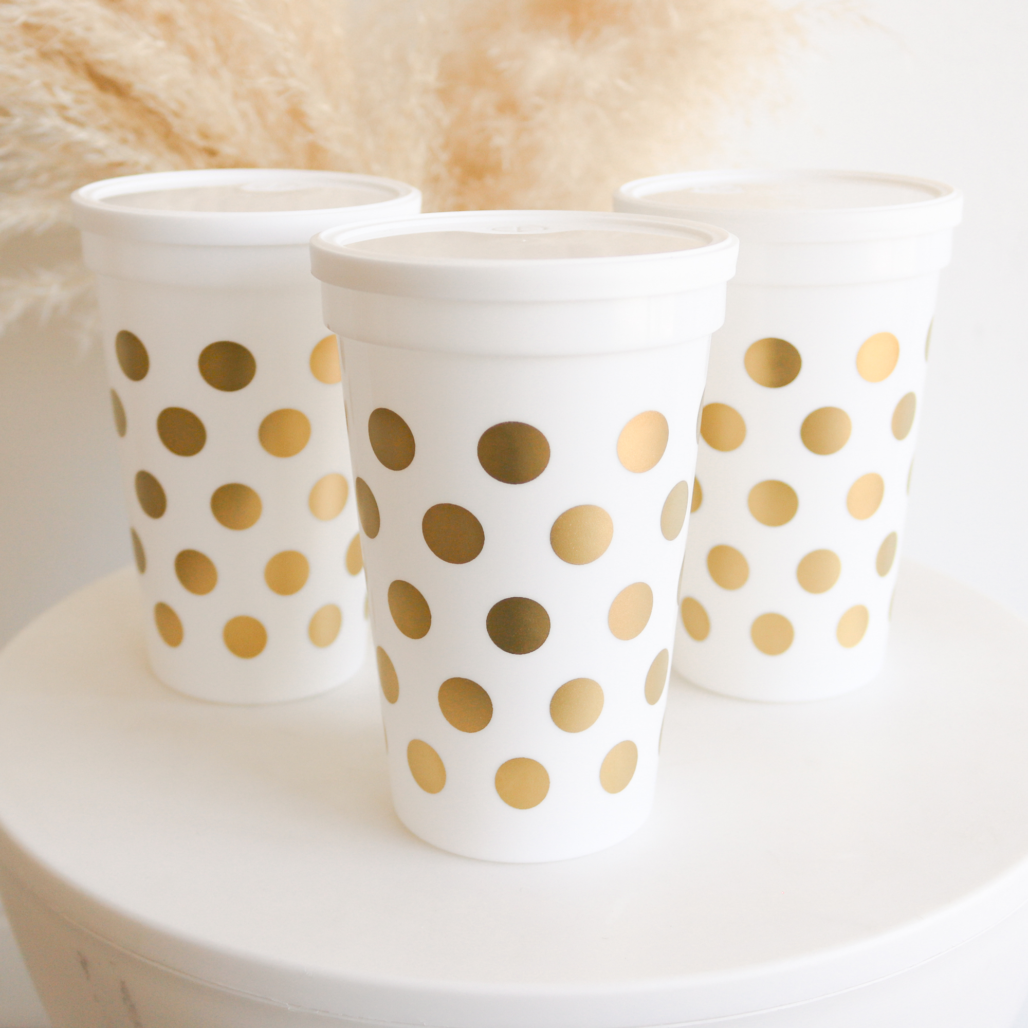 White plastic party cups deals